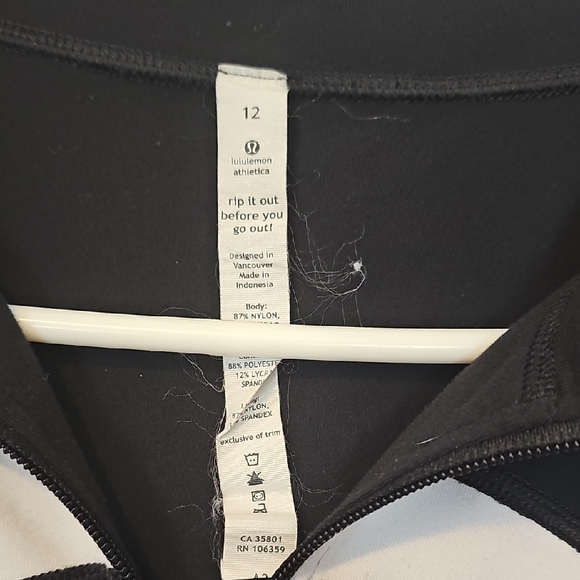 Lululemon Athletica Black and White Zip-Up - Picture 2 of 6
